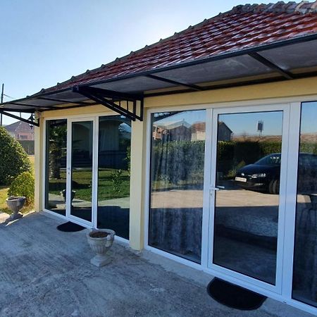 Cozzy Apartment Near The Aiport Podgorica Mitrovici  Exterior photo