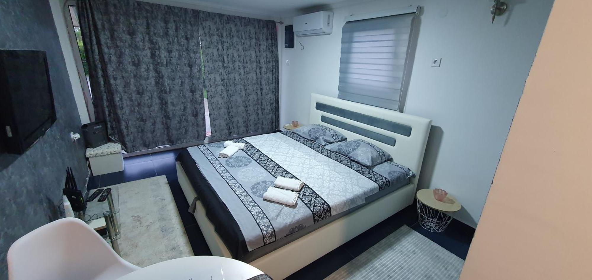 Cozzy Apartment Near The Aiport Podgorica Mitrovici  Exterior photo